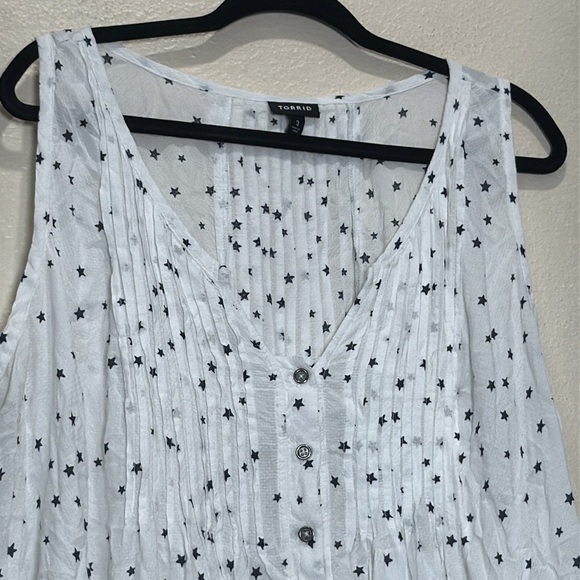 Torrid Star Print Dobby Pleat Front Tank 3X - Picture 5 of 7